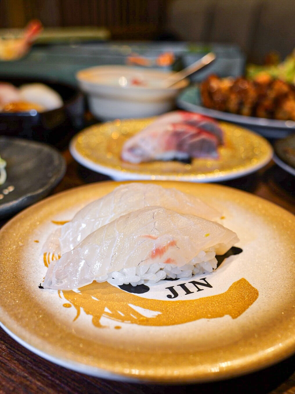 【京橋で、ゆっくり食事を楽しめる場所へ】