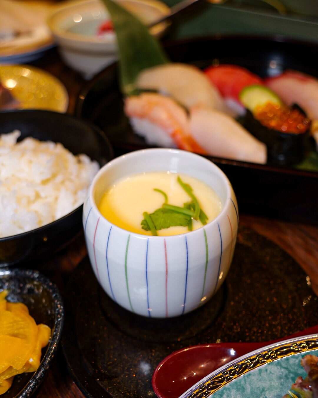 【ランチのおすすめ】上寿司セット（赤出汁・茶碗蒸し付き）